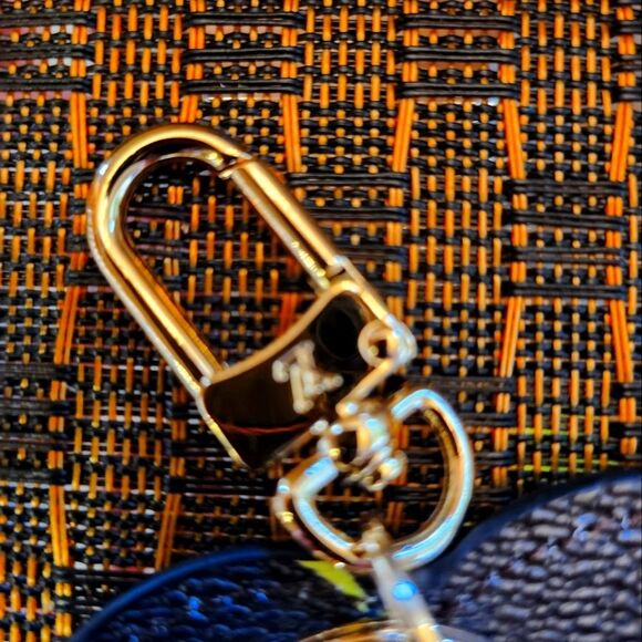 Authentic Louis Vuitton Monogram Heart Charm - Picture 10 of 12